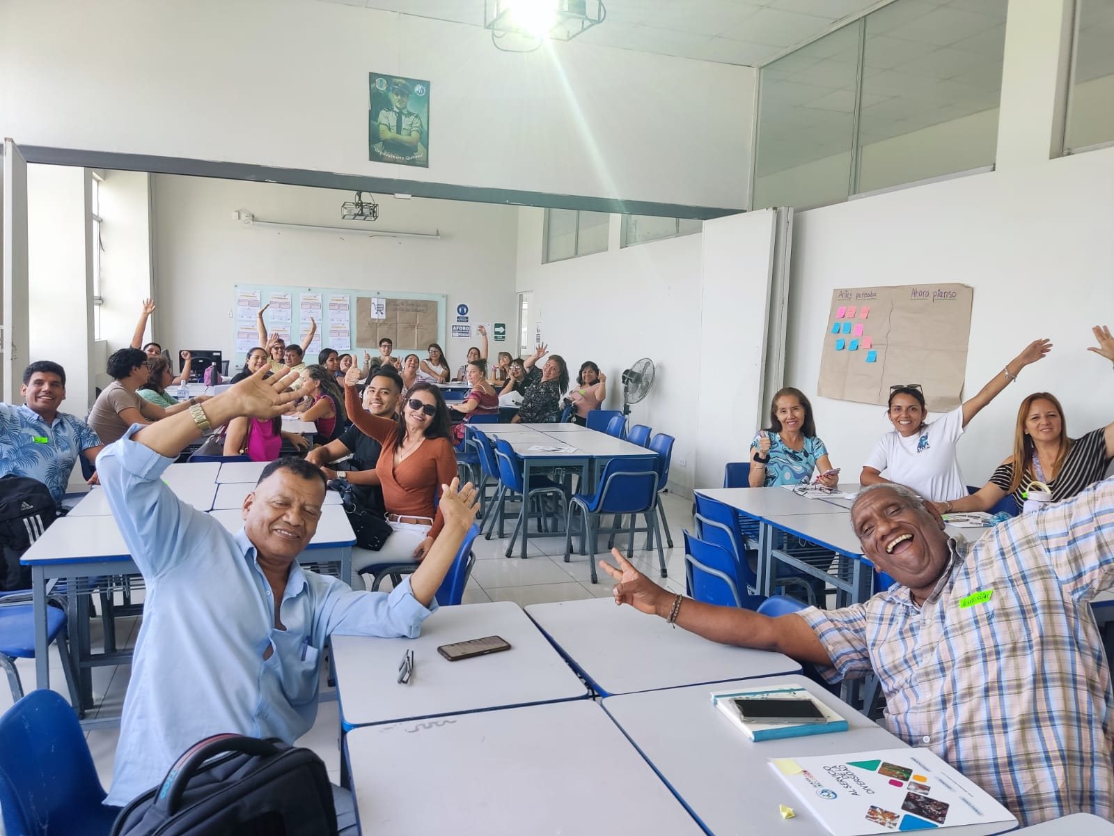 Docentes participando en un taller de Aliados por la Inclusión
